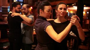 Cuando el sexo de la pareja no importa para bailar tango