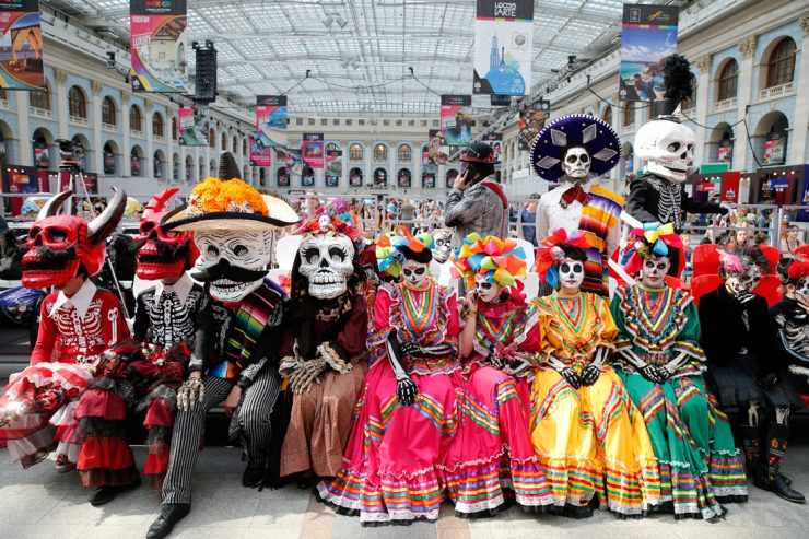 El Desfile Del Dia De Los Muertos Mexicano Da Vida Al Corazon De Moscu Noticiero Cientifico Y Cultural Iberoamericano