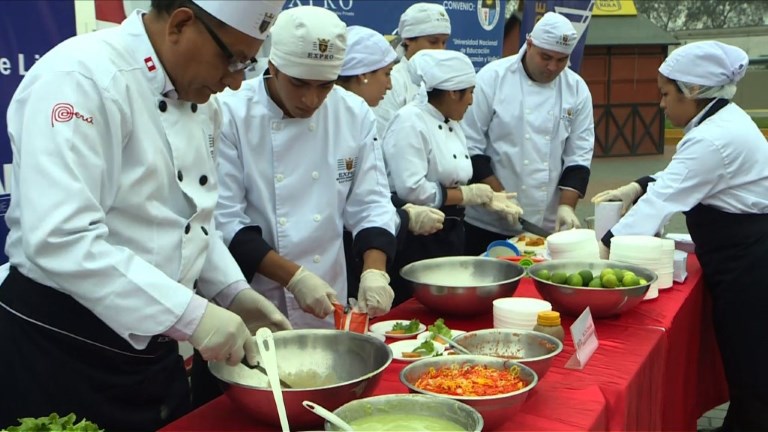 Cebiche gratis en el día del plato nacional de Perú