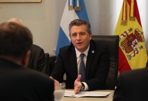 Ministro de Agricultura de España se reúne con su par argentino
