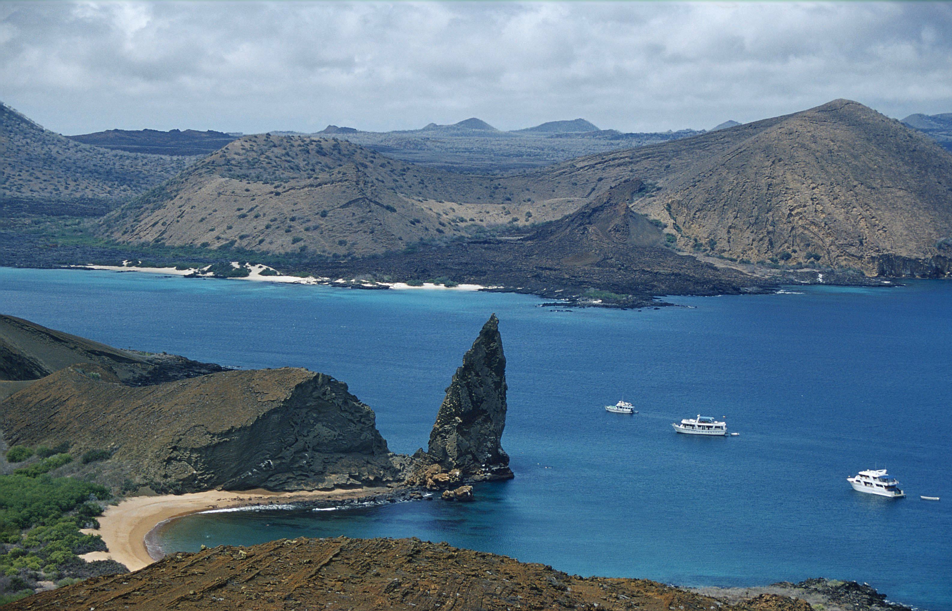 Aerolínea ecuatoriana se deshace del plástico en sus vuelos a Galápagos