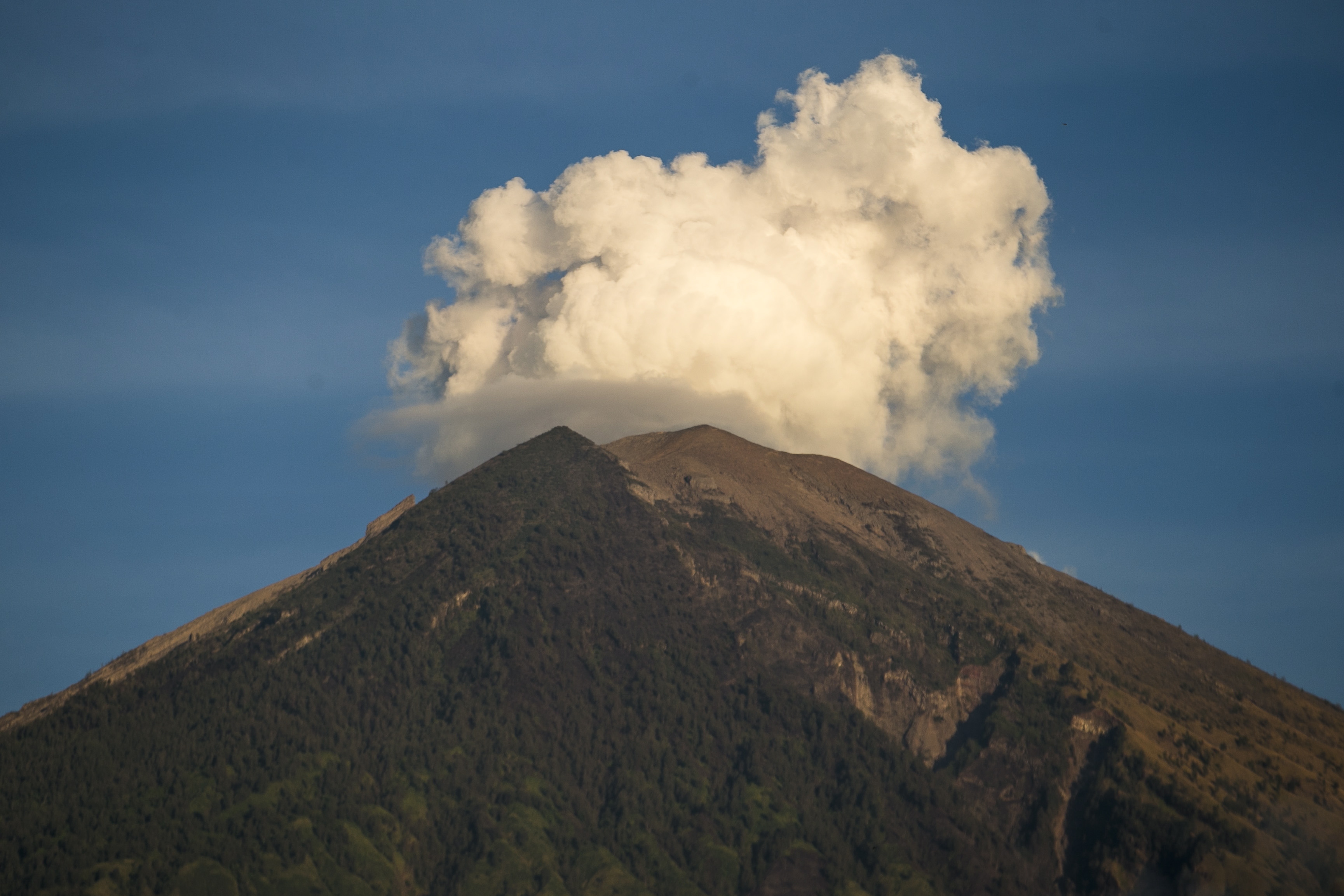 Las burbujas de gas determinan la composición química de volcanes