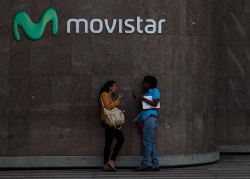Venezuela pide a empresas de telefonía "actitud proactiva" ante falta de divisas