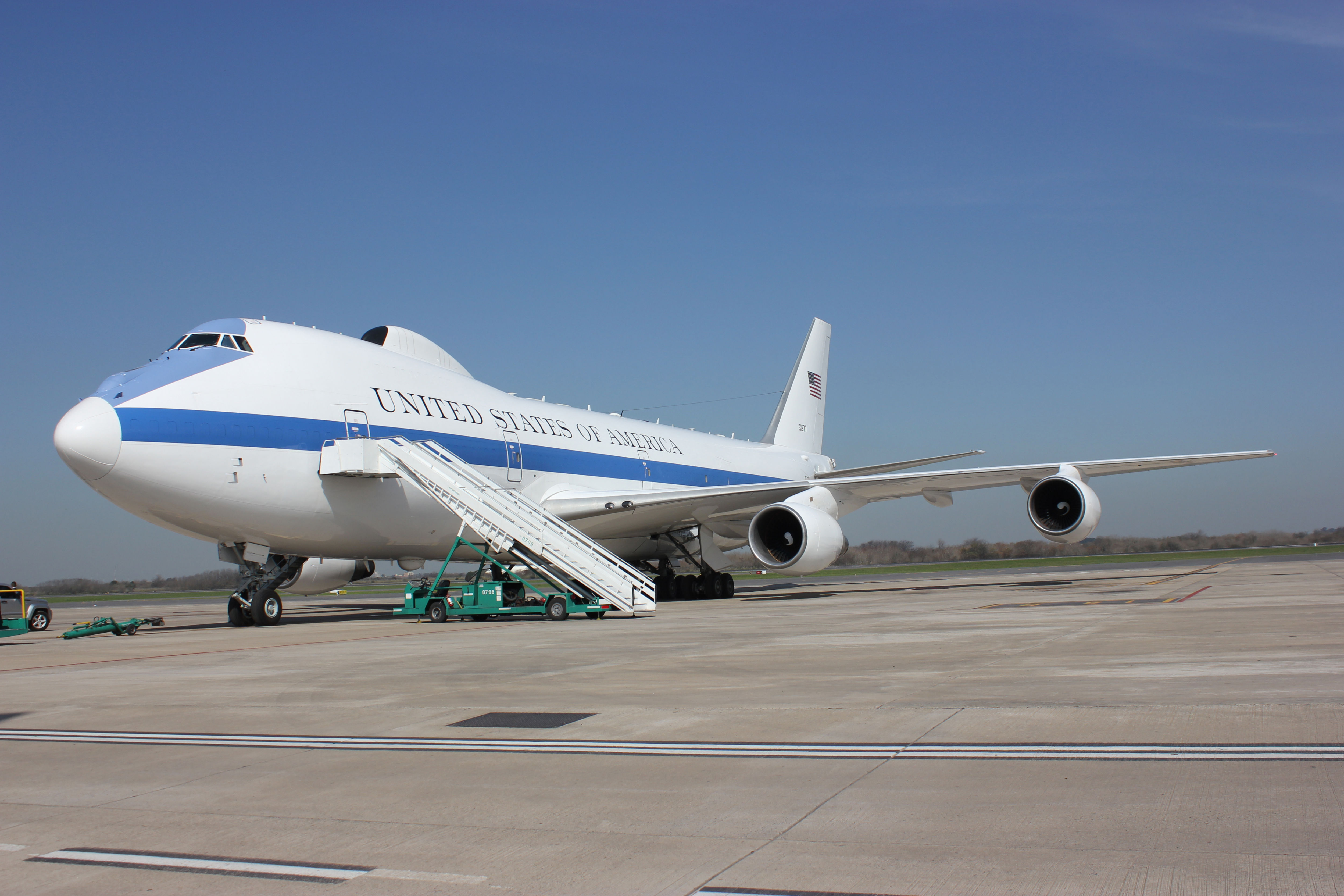 El Air Force E-4B, una fortaleza volante para el jefe del Pentágono