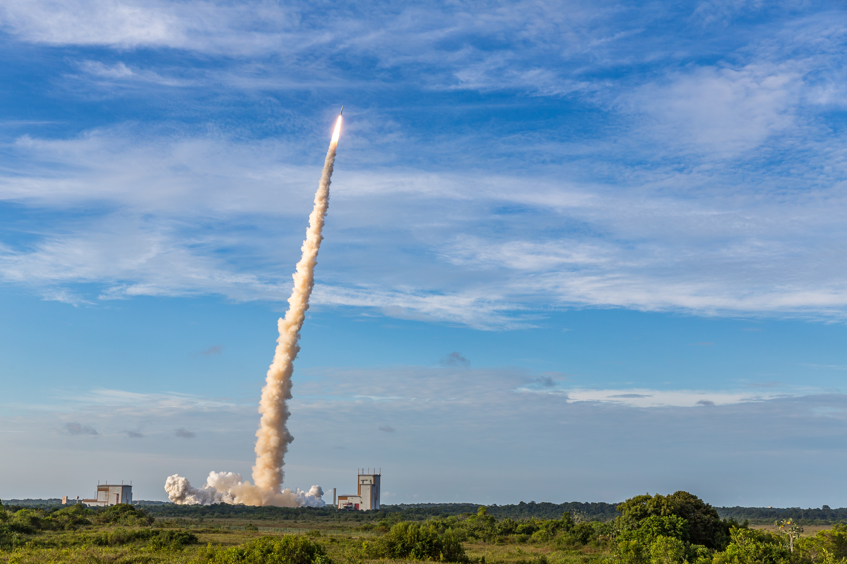 Despegue número 100 para el cohete europeo Ariane 5