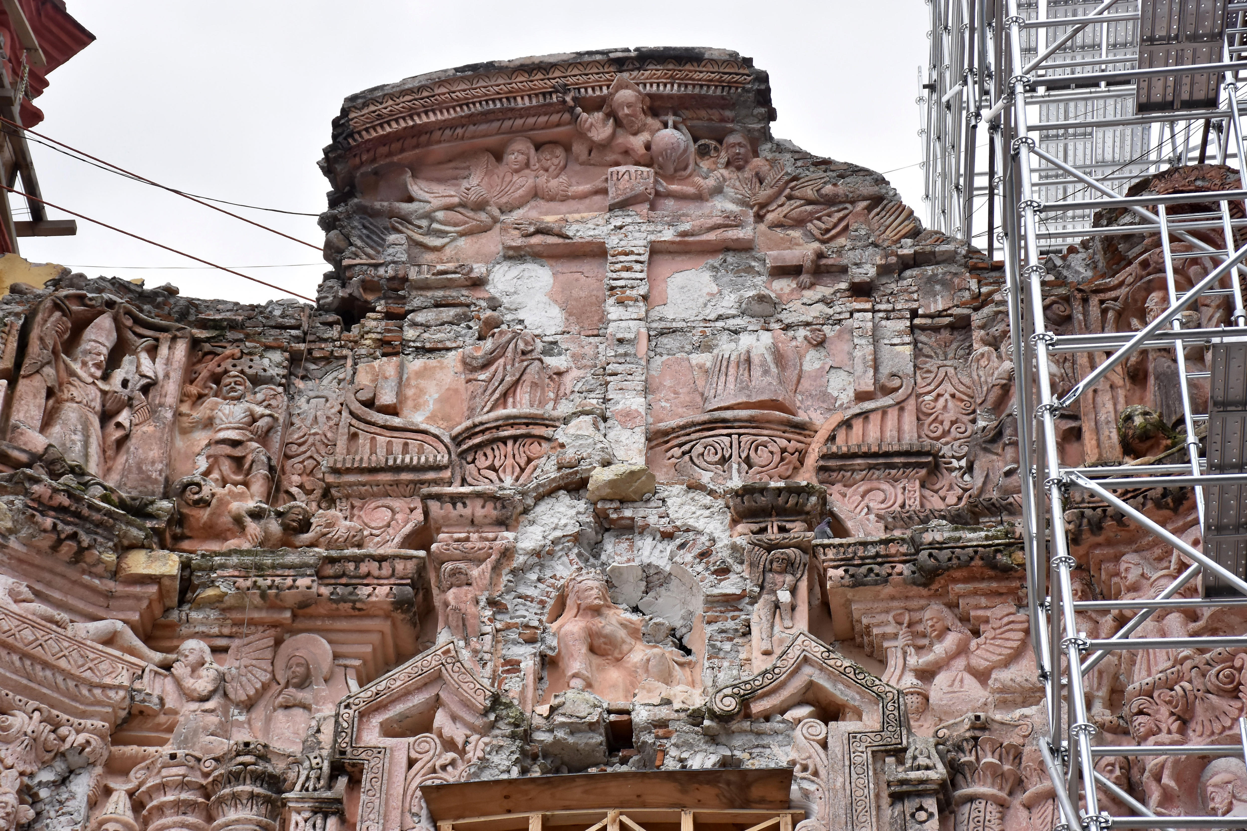 Avanza con lentitud restauración patrimonio y ayuda a damnificados en México