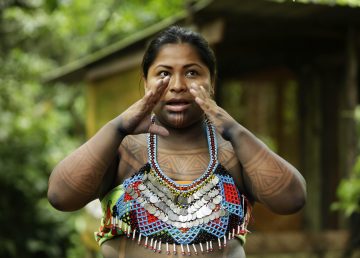 Honor y tradición, preseas de los juegos ancestrales de los emberá de Panamá