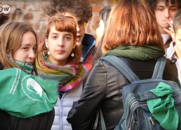 El pañuelo verde de las hijas argentinas