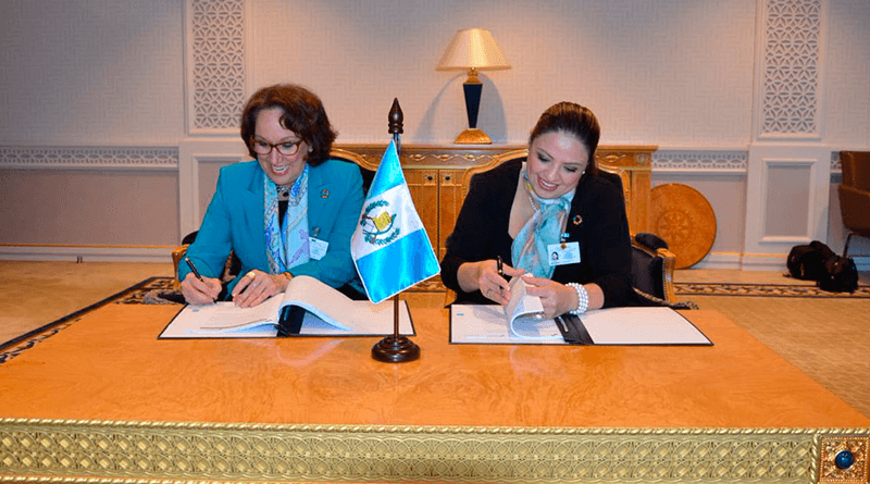 Jovel y Grynspan firman acuerdo para celebración de Cumbre Iberoamericana en Antigua