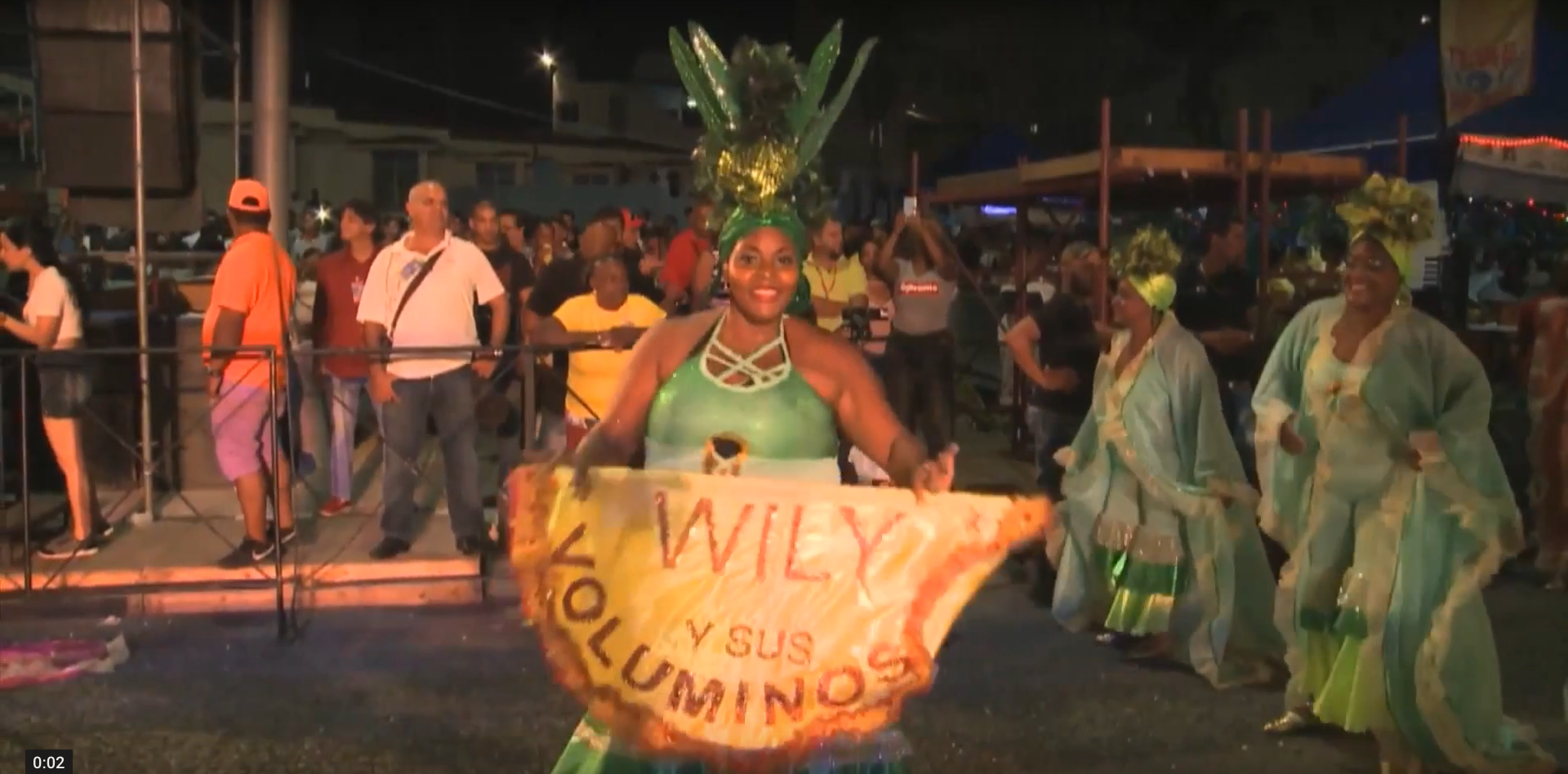 Mujeres redondas bailan contra la discriminación femenina