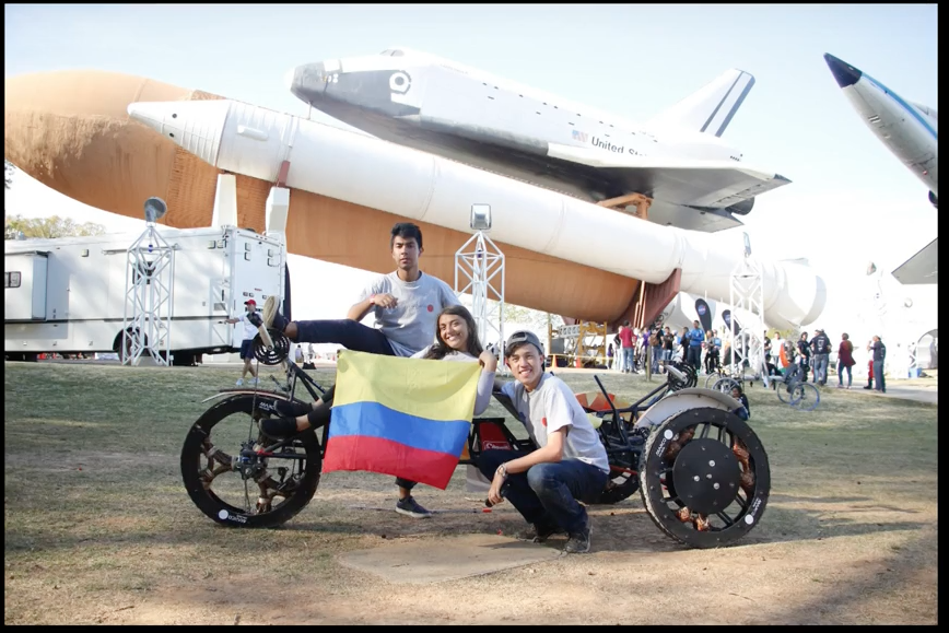 Jóvenes colombianos Diseñan Carro Espacial