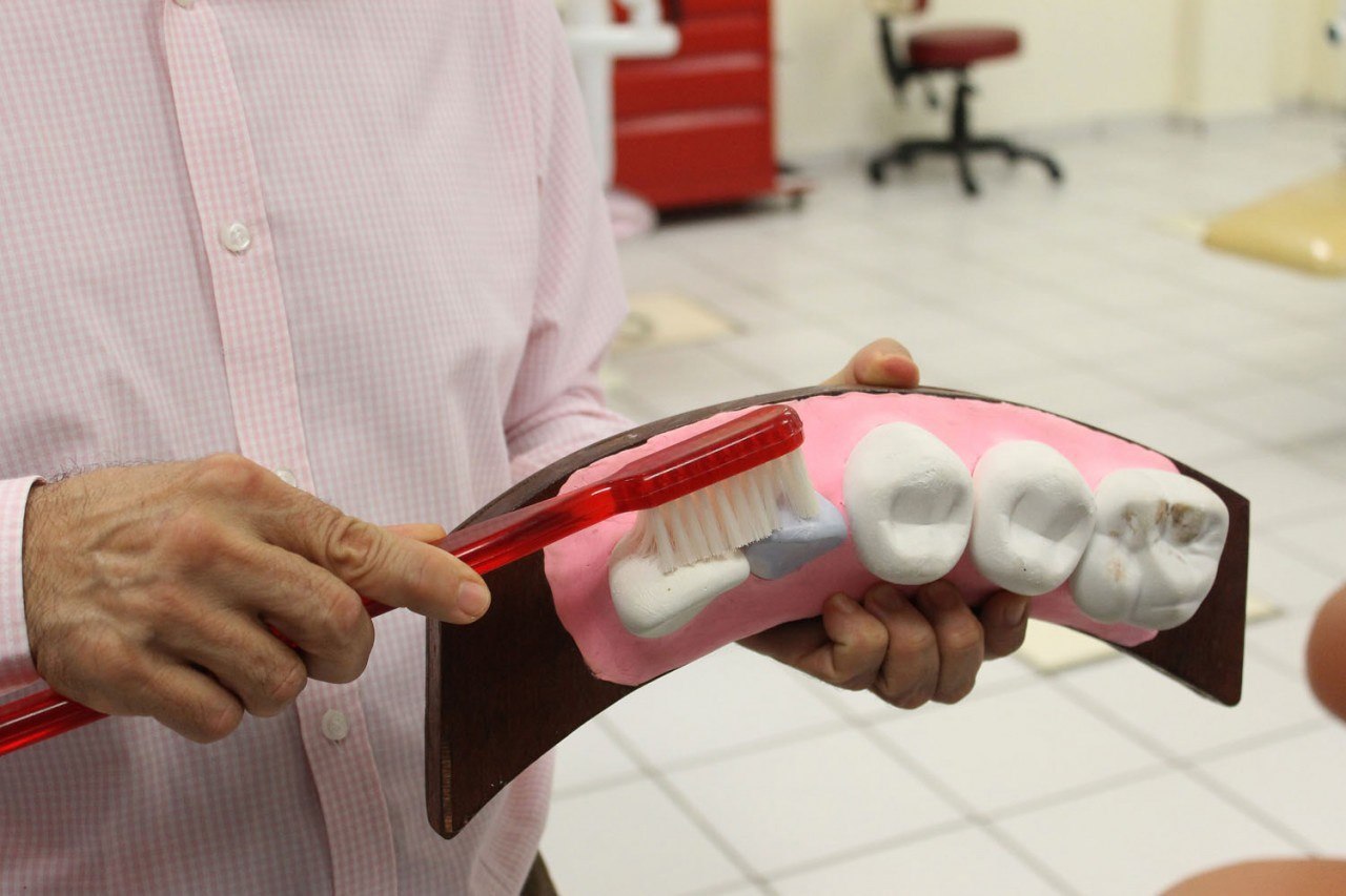 Mal cepillado dental puede ocasionar caries y más problemas