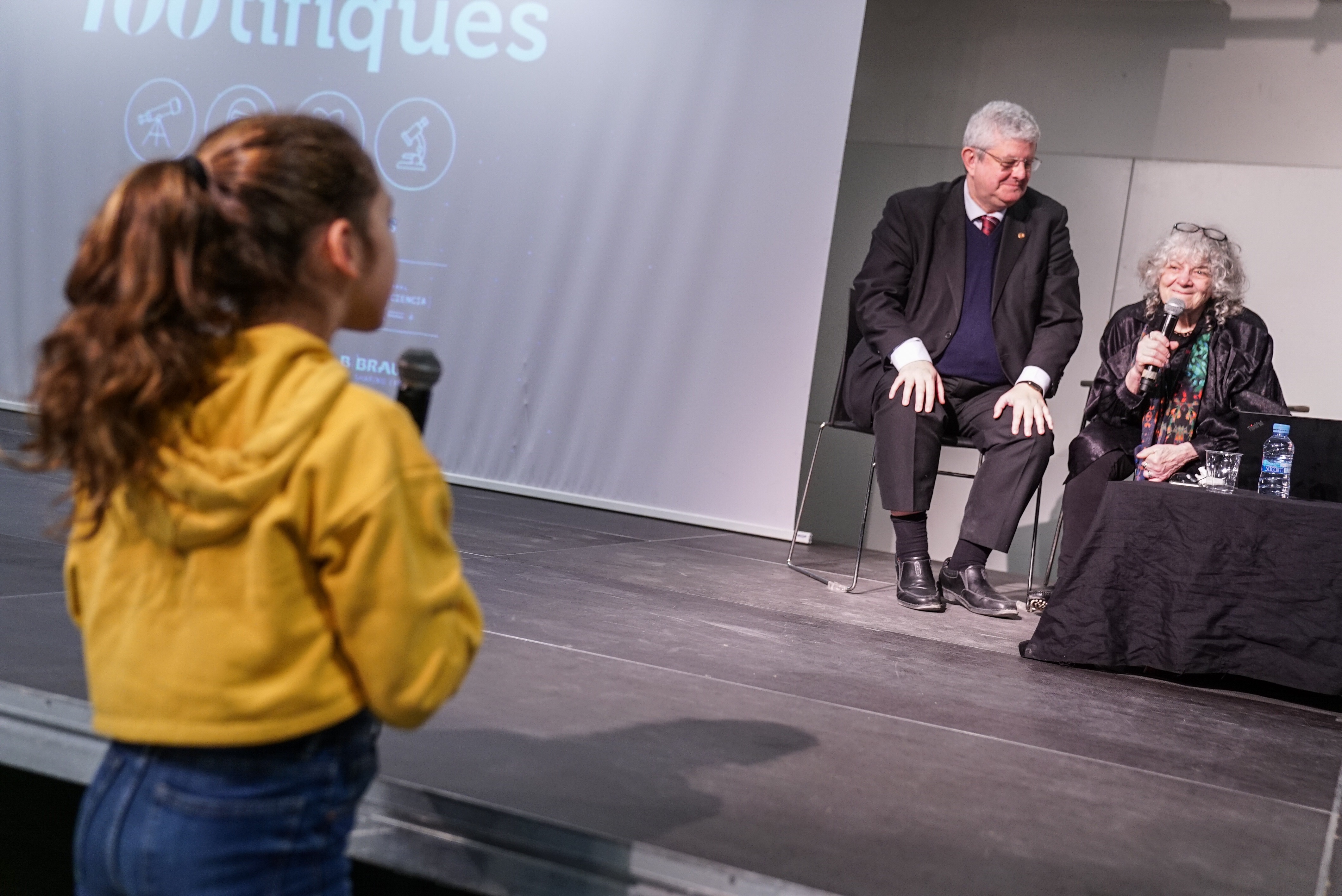 Premio Nobel pide actualización del sistema educativo para atraer a niñas