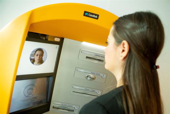 Banca tecnológica: cajeros con reconocimiento facial.