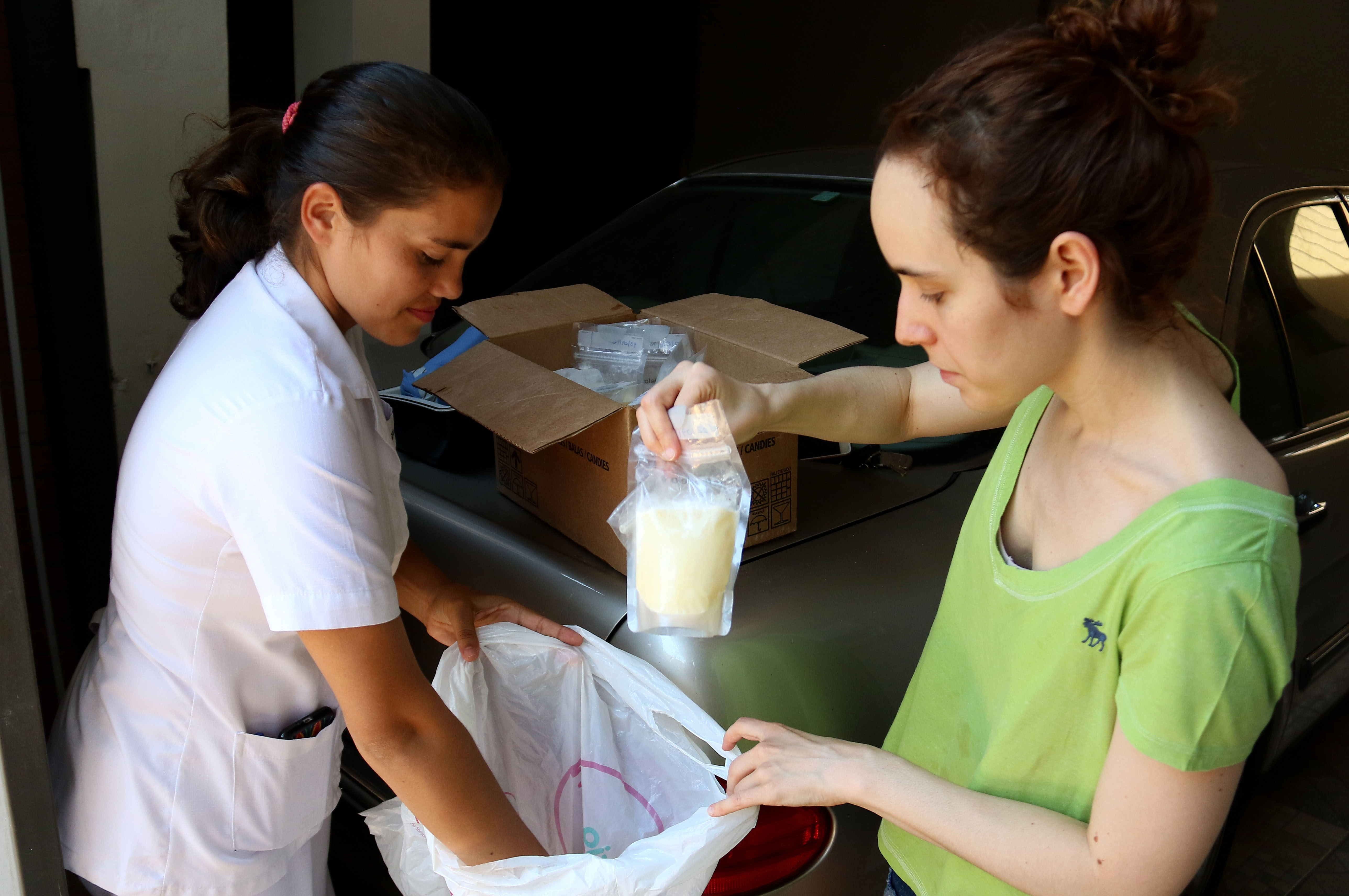 Madres donantes abastecen de leche a un millar de bebés