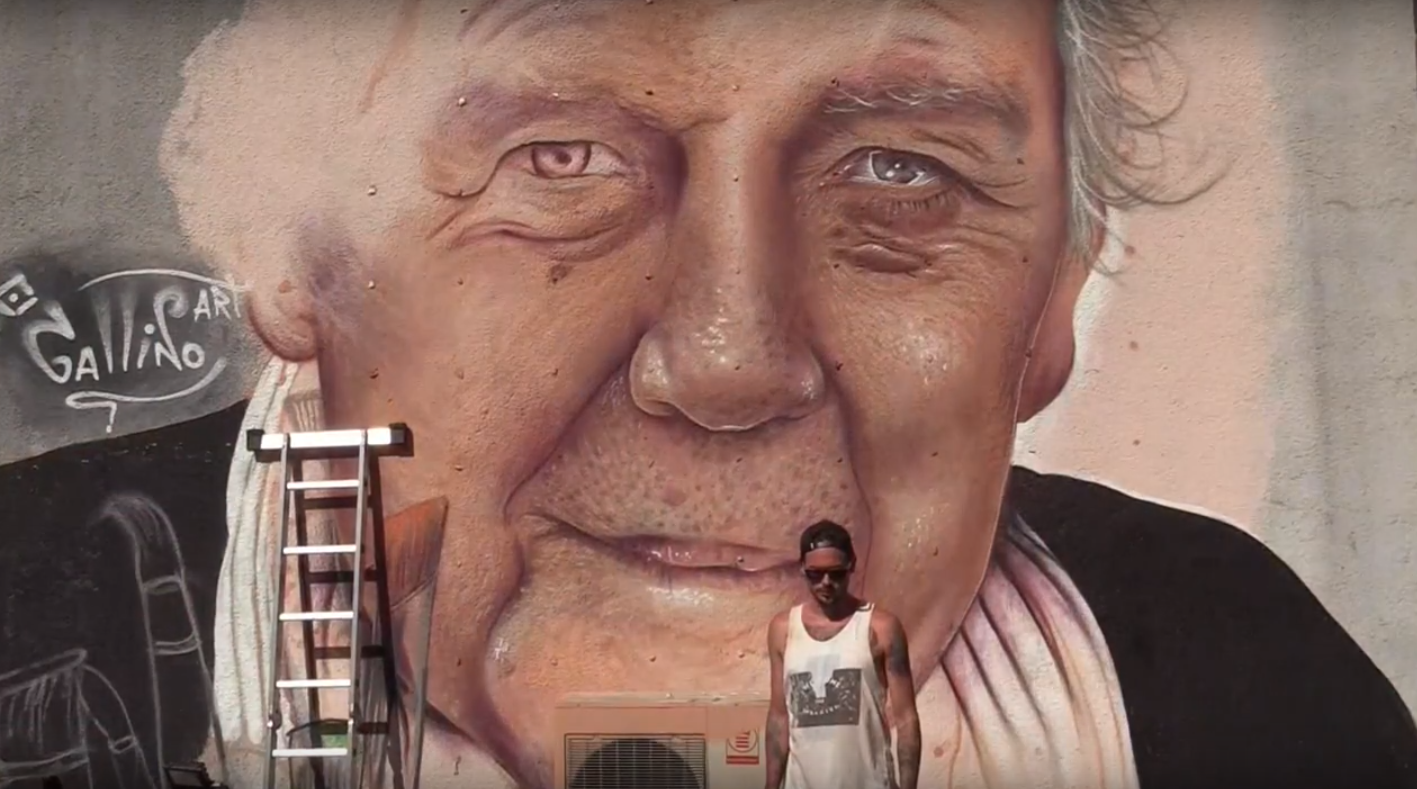 Joven rinde homenaje al gran artista Carlos Páez con graffiti