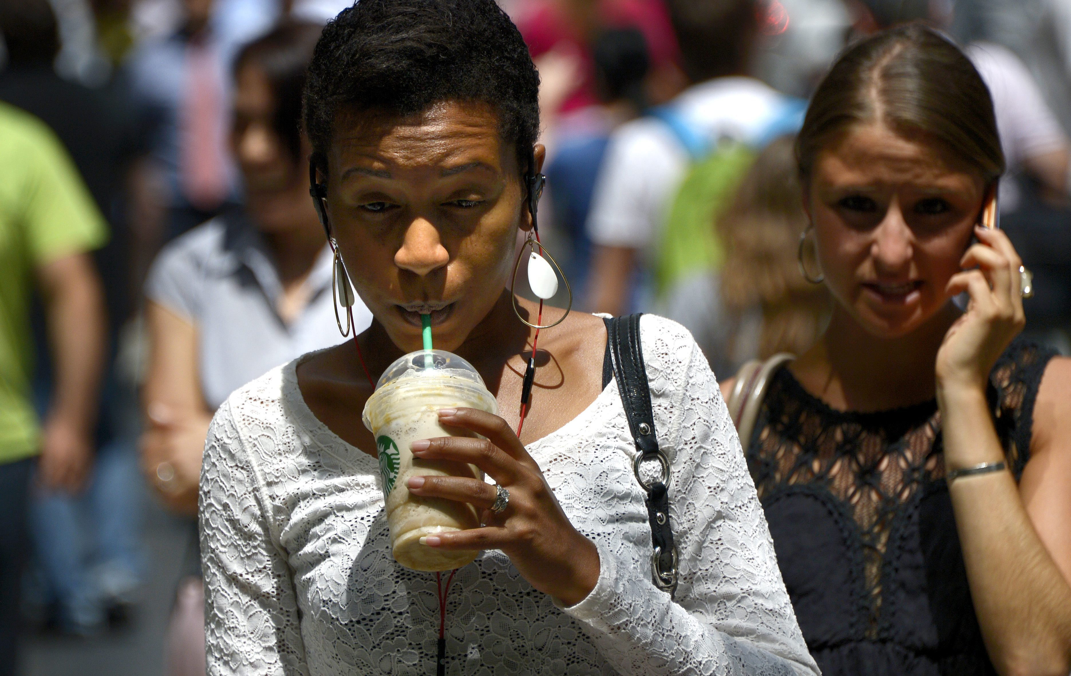 Consumir bebidas azucaradas aumenta el riesgo de muerte prematura en mujeres