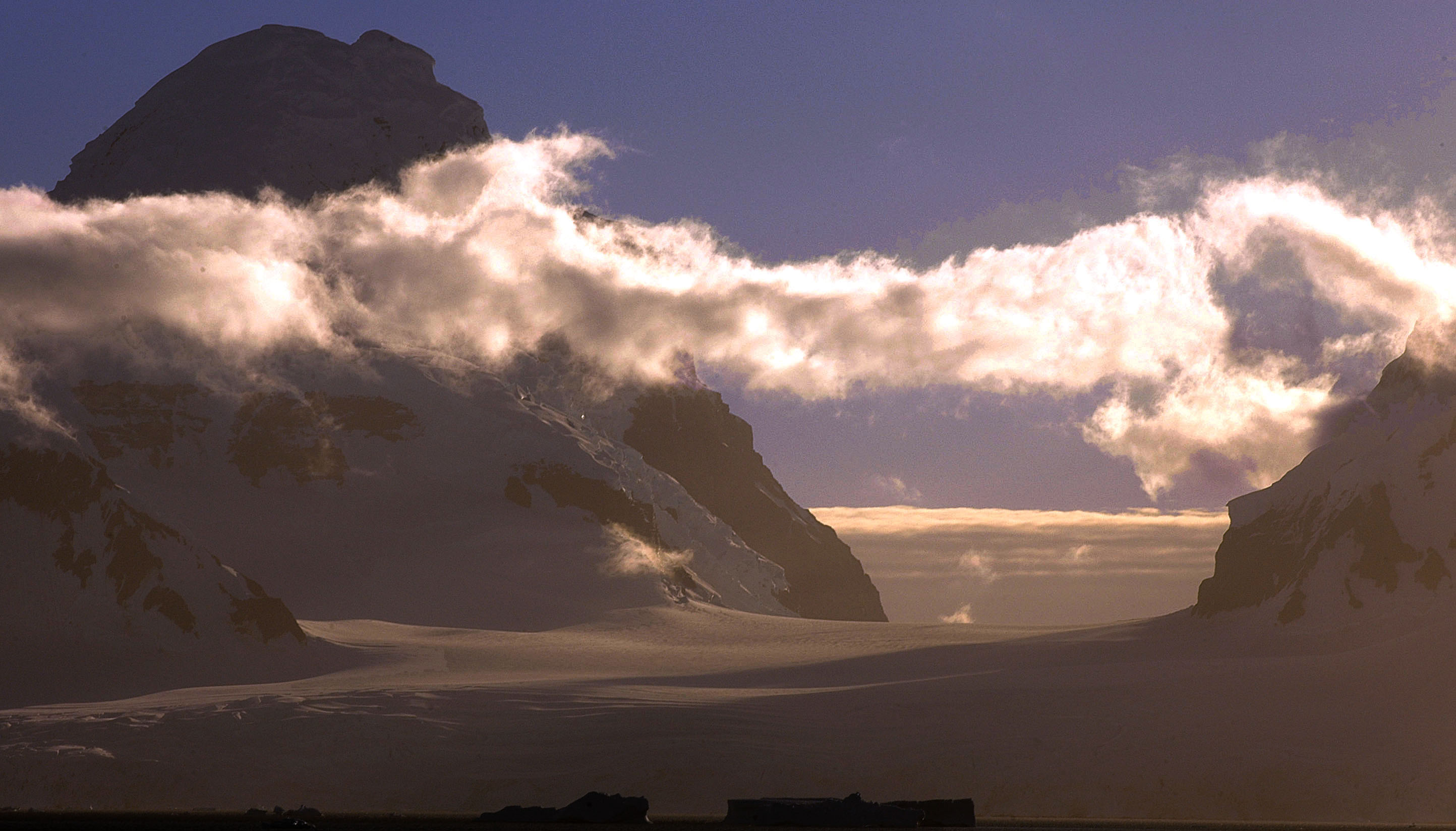 Investigación indica que a menor presencia de nubes aumenta el hielo