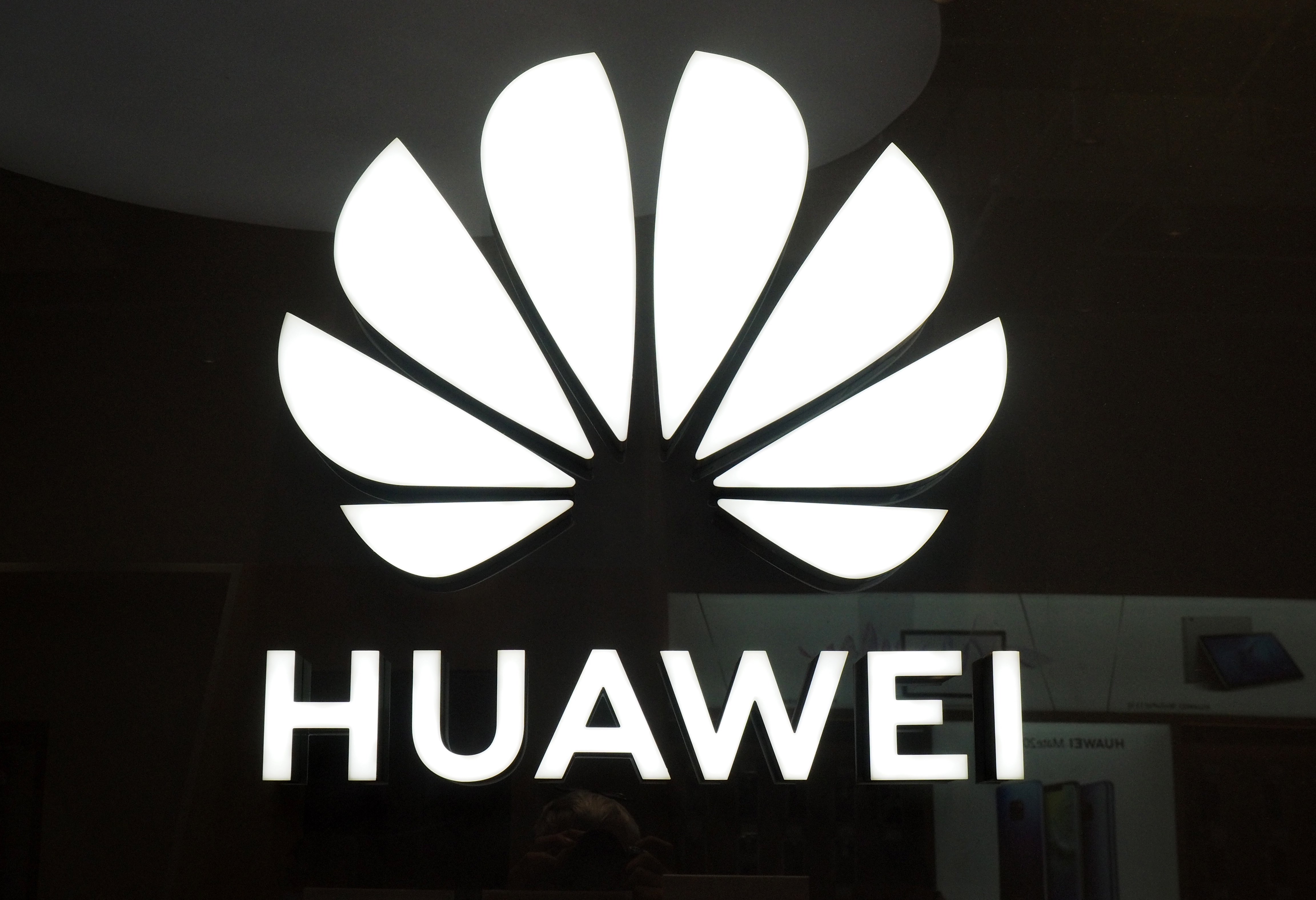 Perú interesado en que Huawei instale planta de ensamblaje