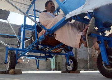 600 dólares y una dosis de ingenio, paquistaní construye un avión casero