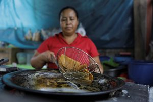 Ciudad hondureña se llena de color y sabor en festivales de pintura y comida