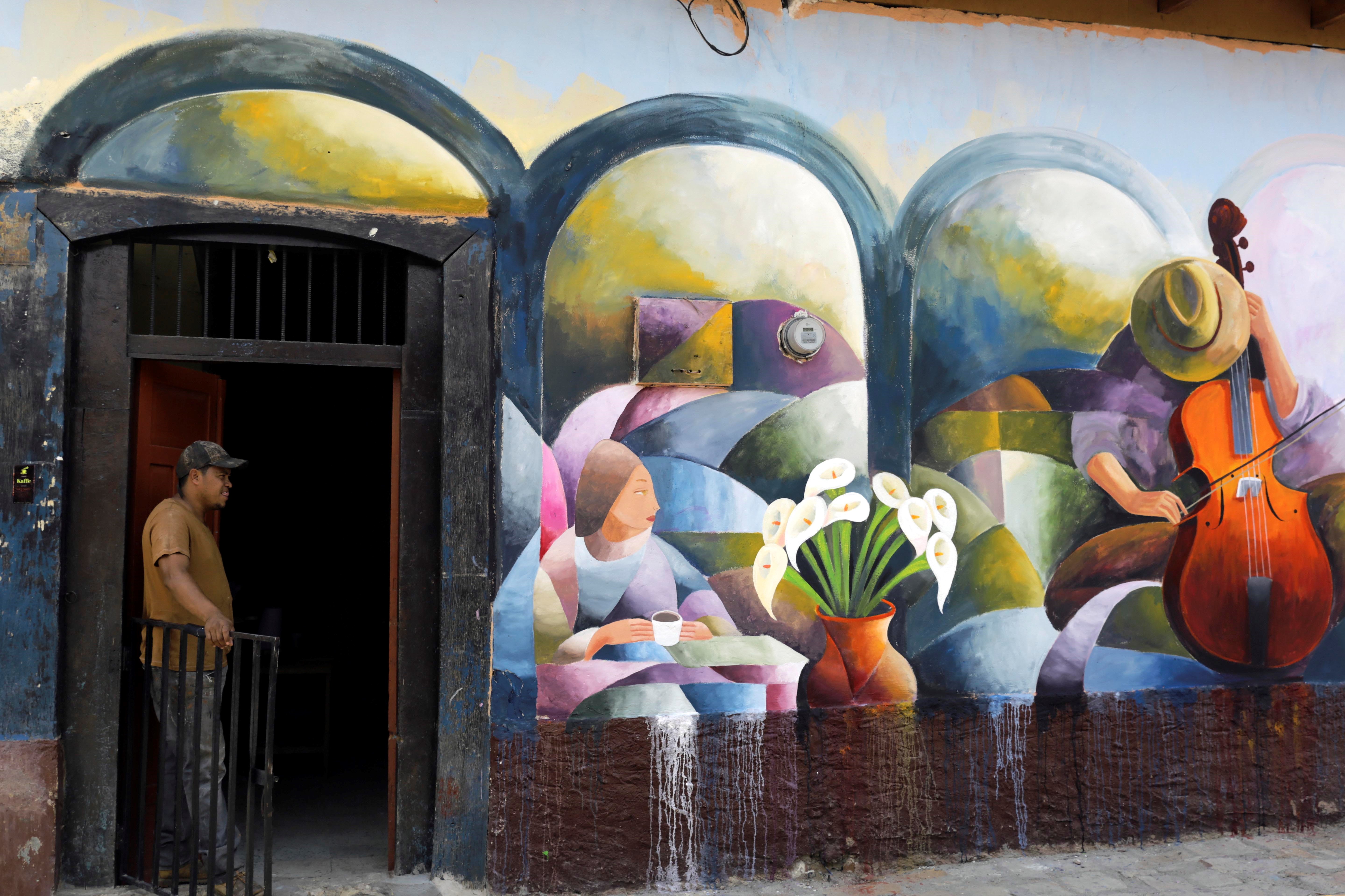 Ciudad hondureña se llena de color y sabor en festivales de pintura y comida