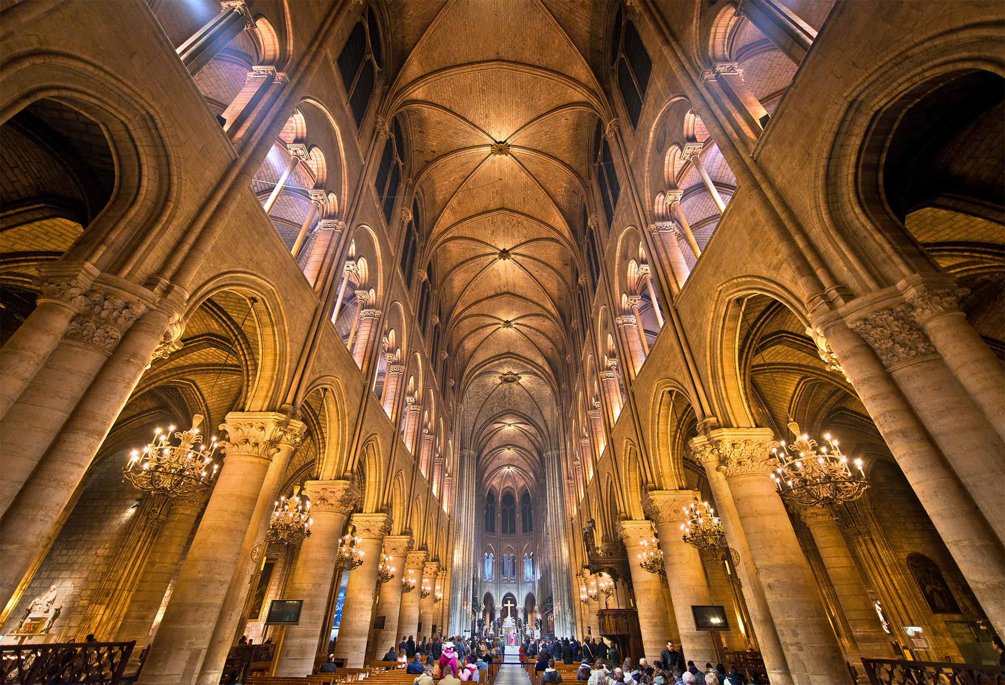 Notre Dame está «casi a salvo», según ministro francés de Cultura