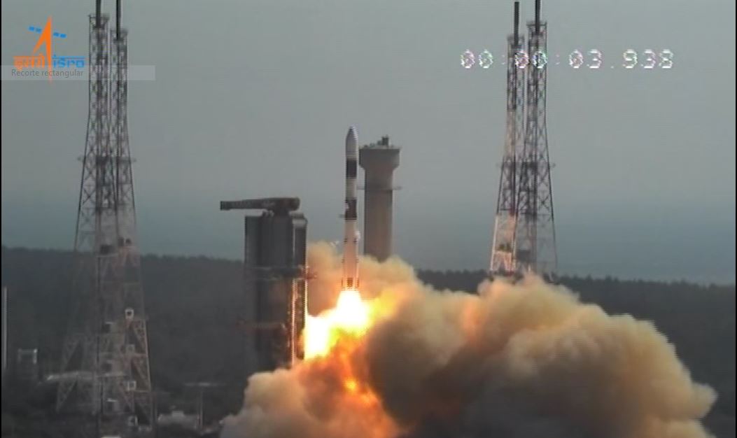 India lanza satélite de defensa y 28 satélites de clientes internacionales