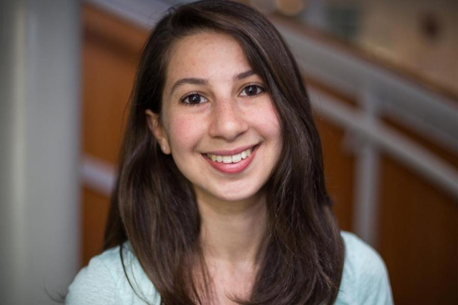 Katie Bouman famosa tras idear el algoritmo para ver un agujero negro