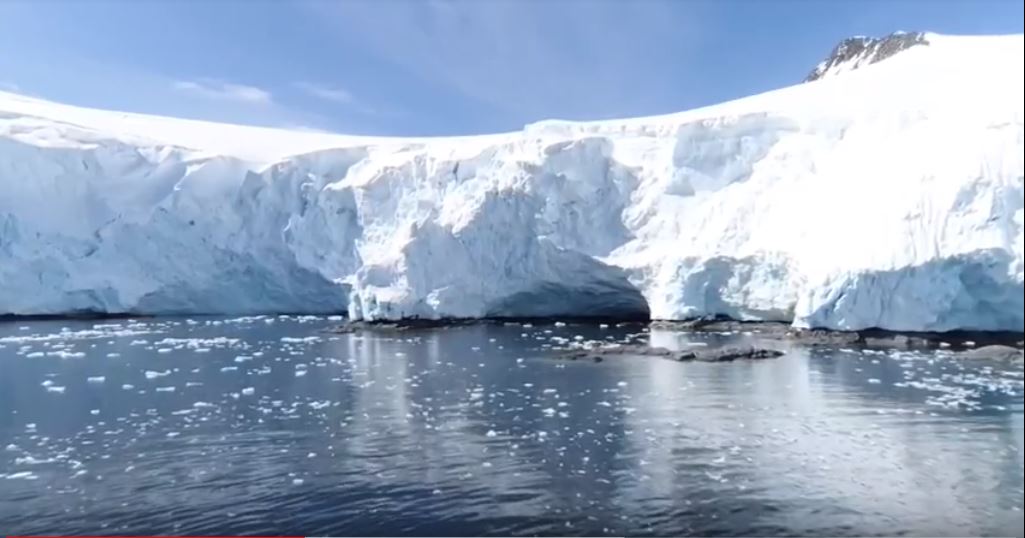 Científicos miden la temperatura de dos océanos