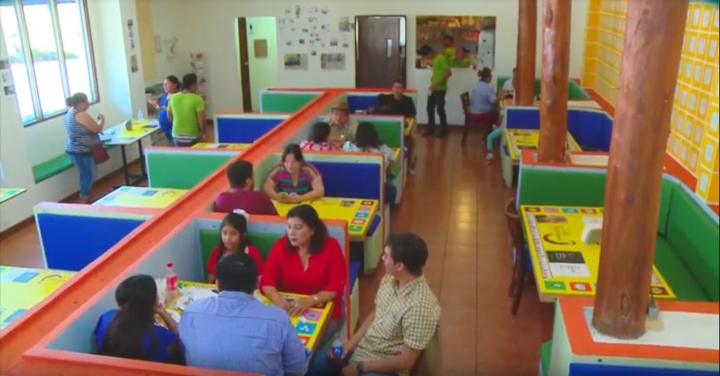 Cafetería inclusiva emplea a personas sordas