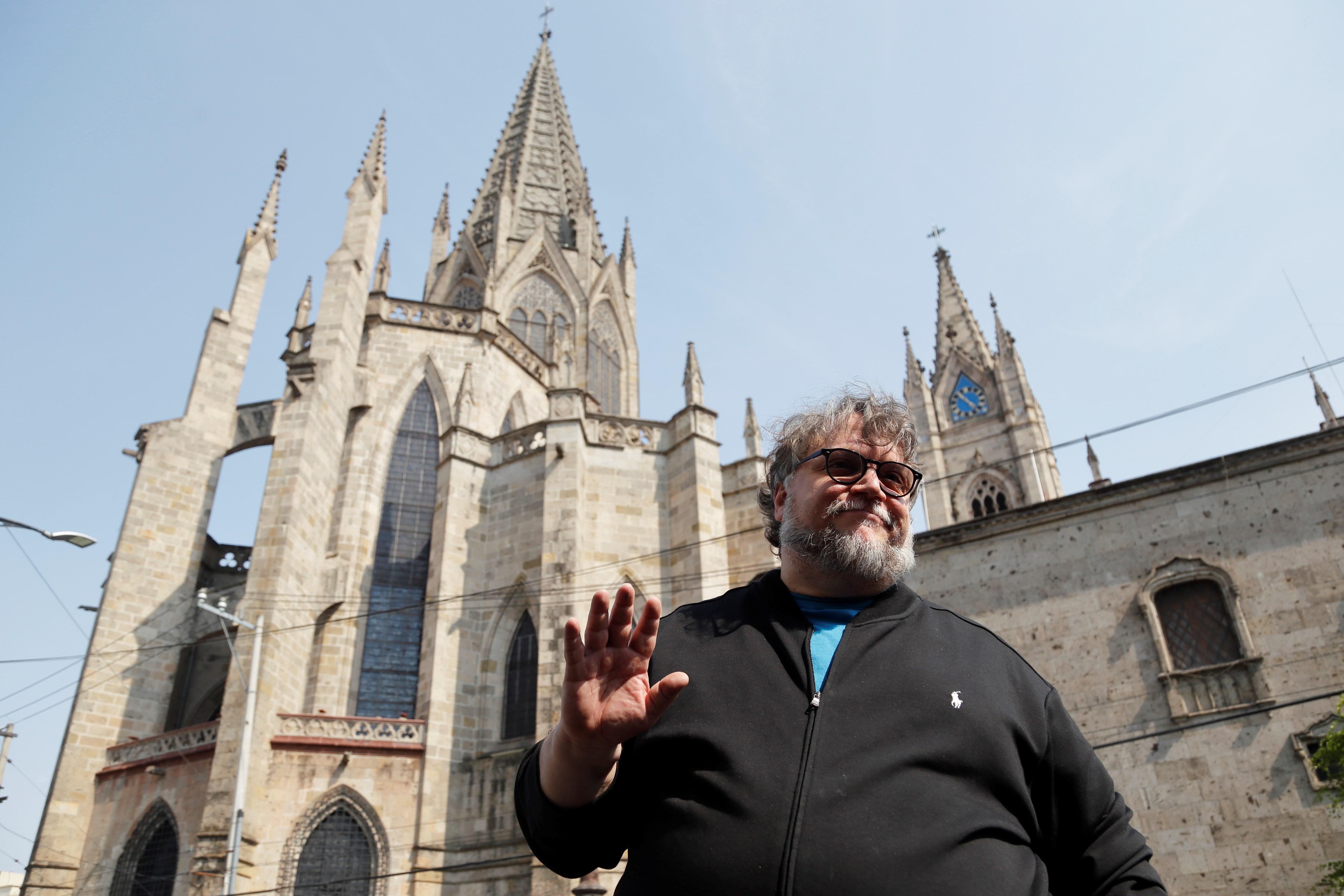 El mexicano Del Toro abre la puerta a sus monstruos en busca de su identidad