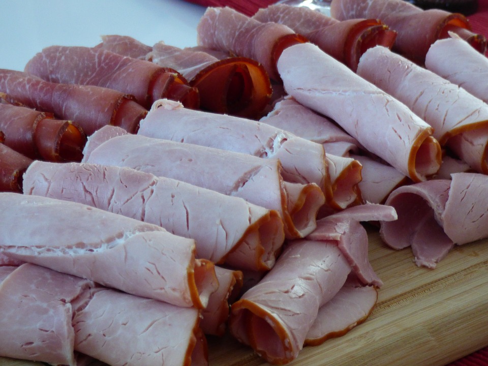 Universitarias crean jamón saludable sin colorantes ni gluten