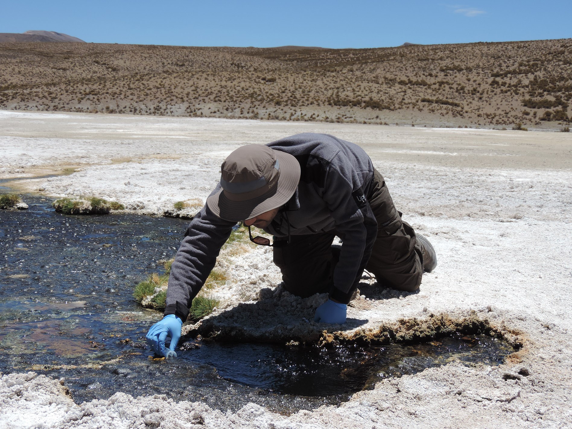 Encuentran sustancias dañinas y «fantasmas» en el agua potable de Chile