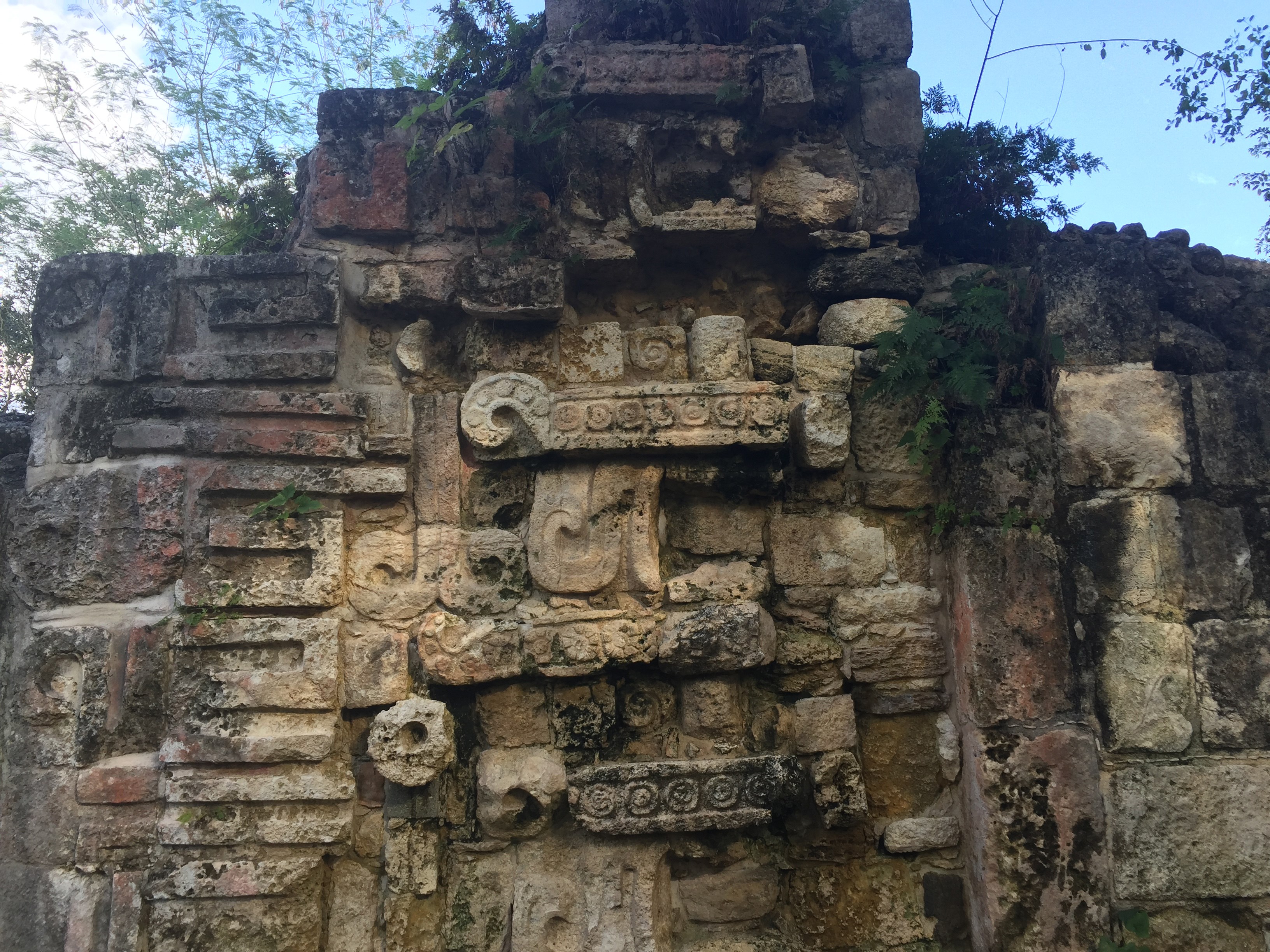 Recuperan su esplendor palacios de ciudad maya de Kulubá en México