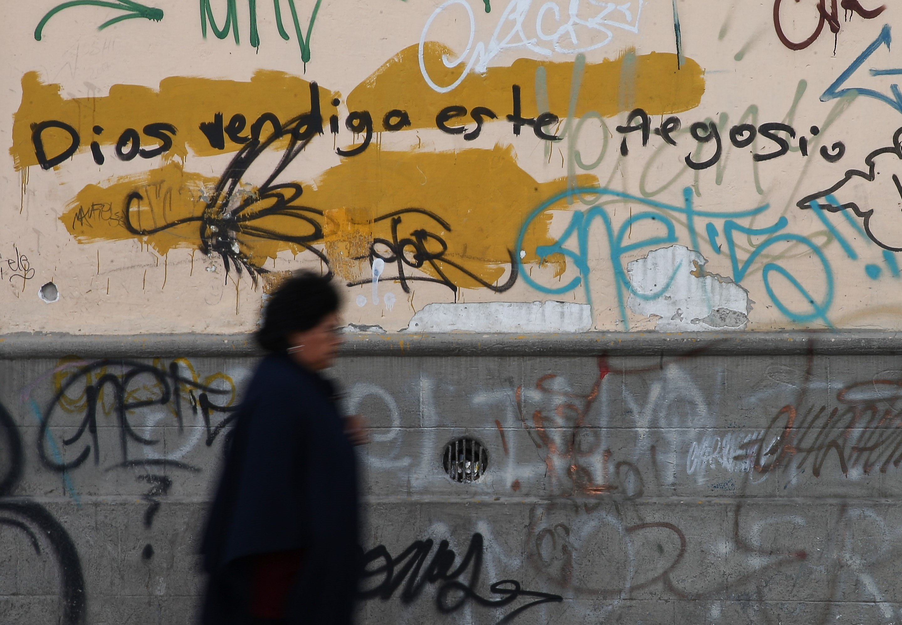 A la «casa de orrores» ortográficos en las calles de Ecuador