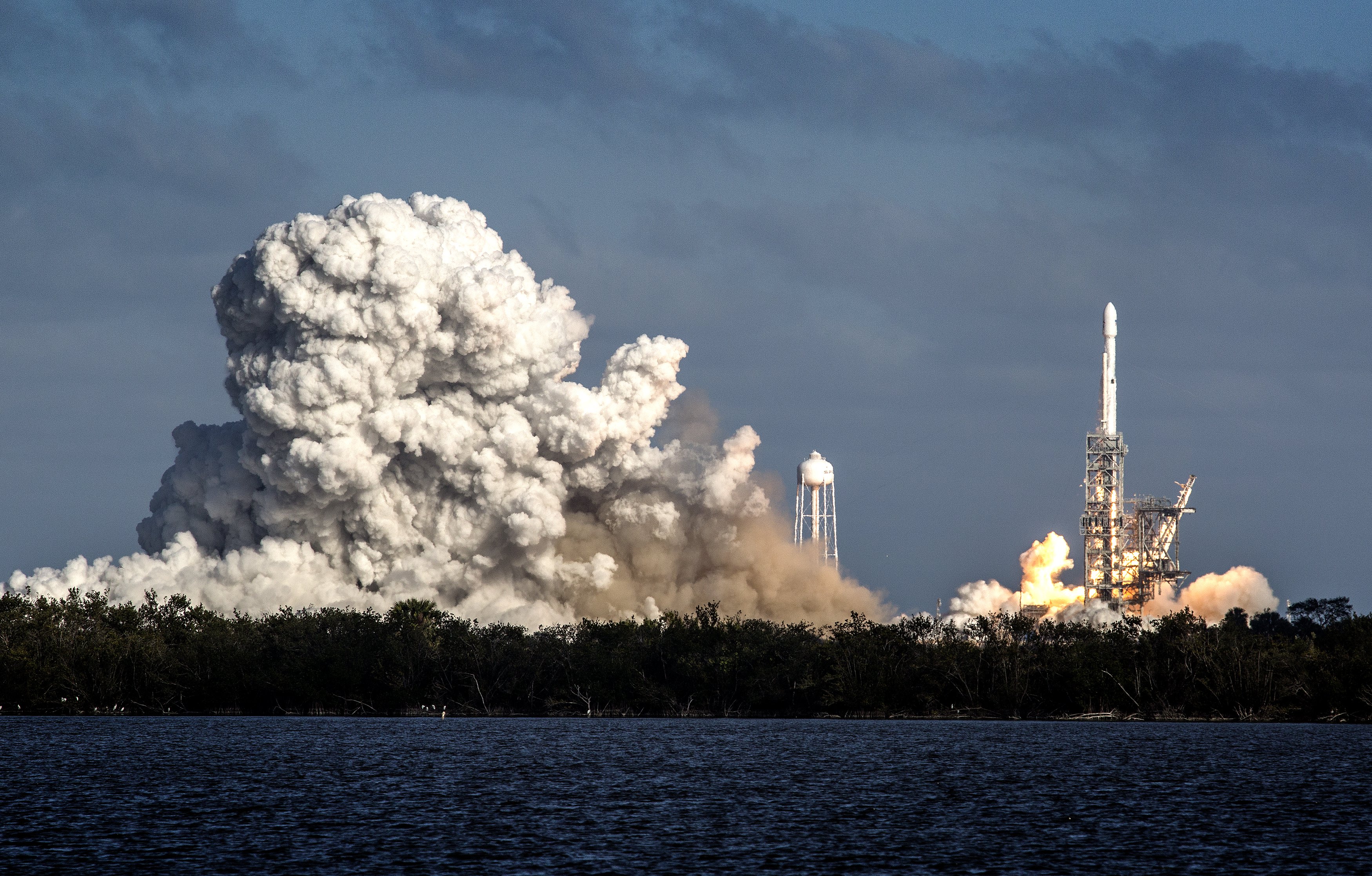 SpaceX lanza al espacio 24 satélites del Pentágono y la NASA, entre otros