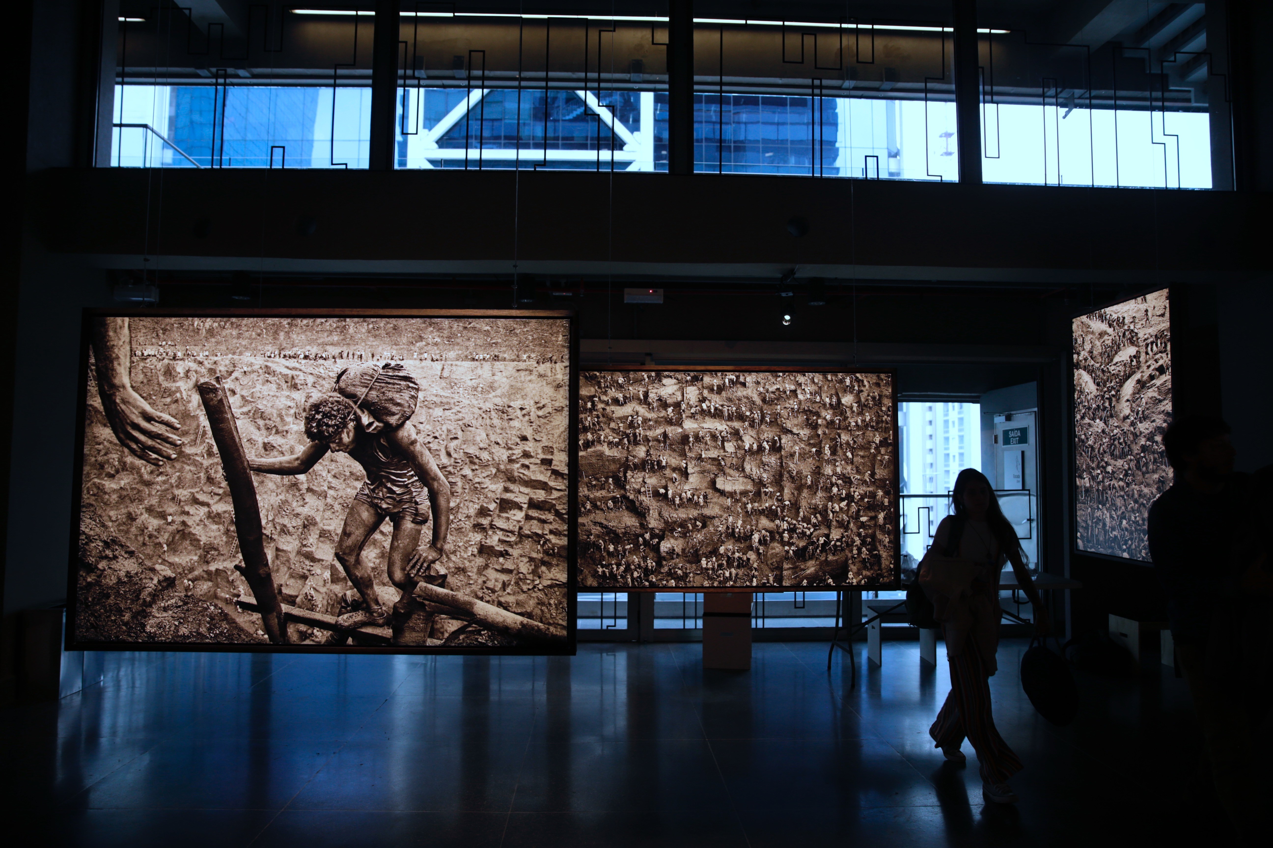 Serra Pelada: 40 años de la fiebre del oro expuesta en una galería