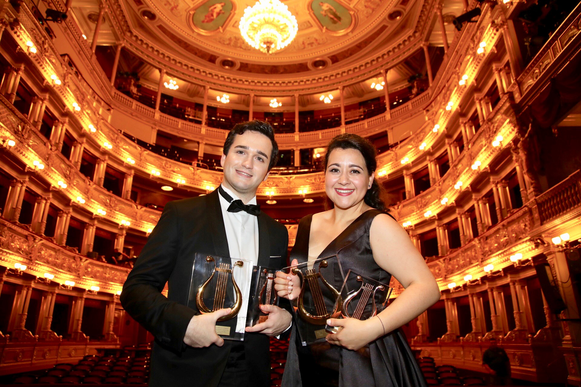 El tenor español Anduaga y la soprano guatemalteca González triunfan en Operalia