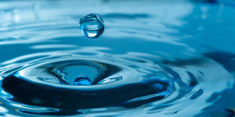 El agua y su potabilidad es analizada en laboratorio para consumo humano