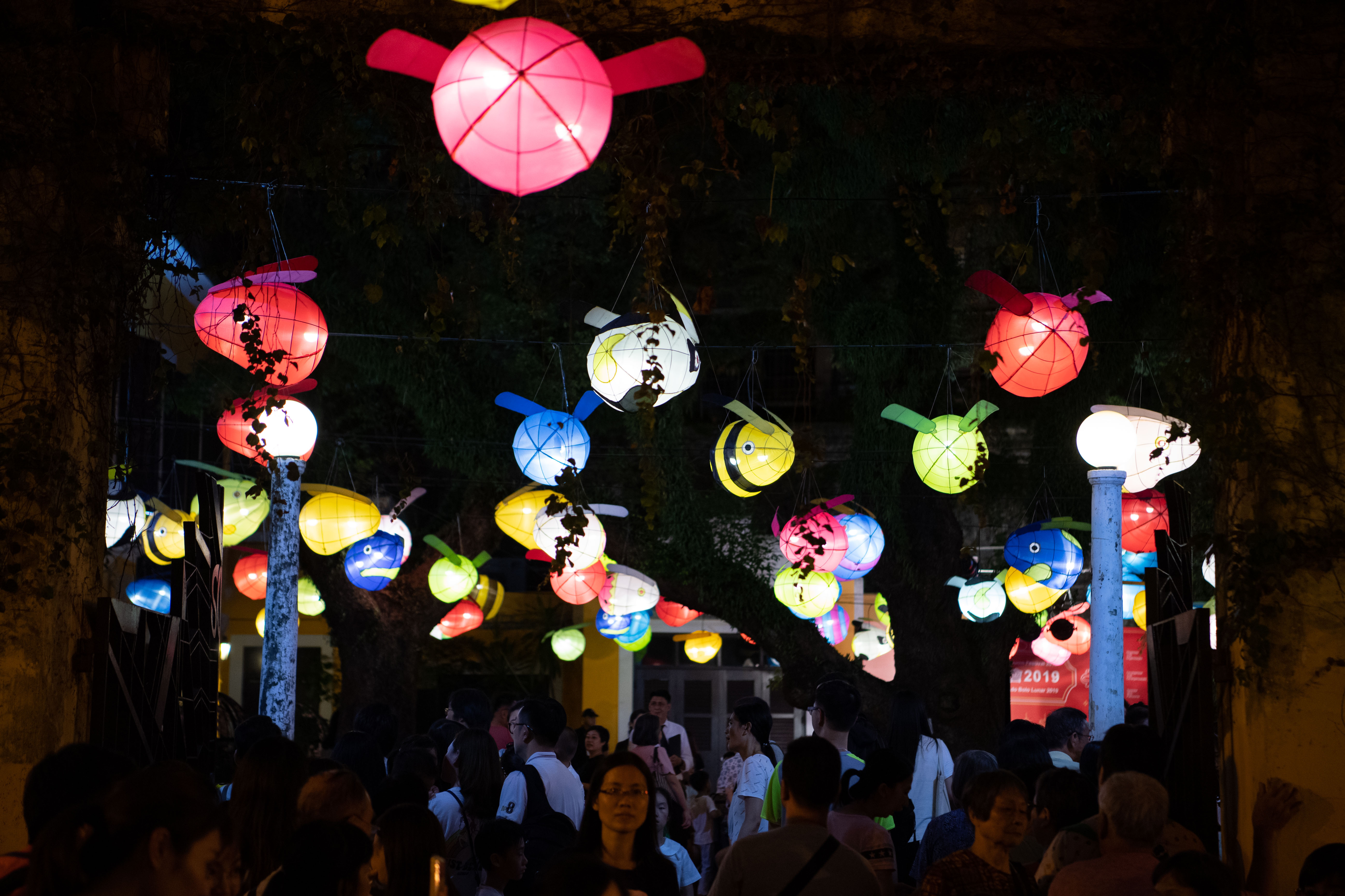 China celebra Festival del Medio Otoño con espectáculos y exhibiciones