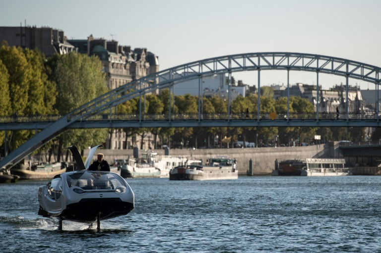 París prueba taxis acuáticos «voladores» en el río Sena