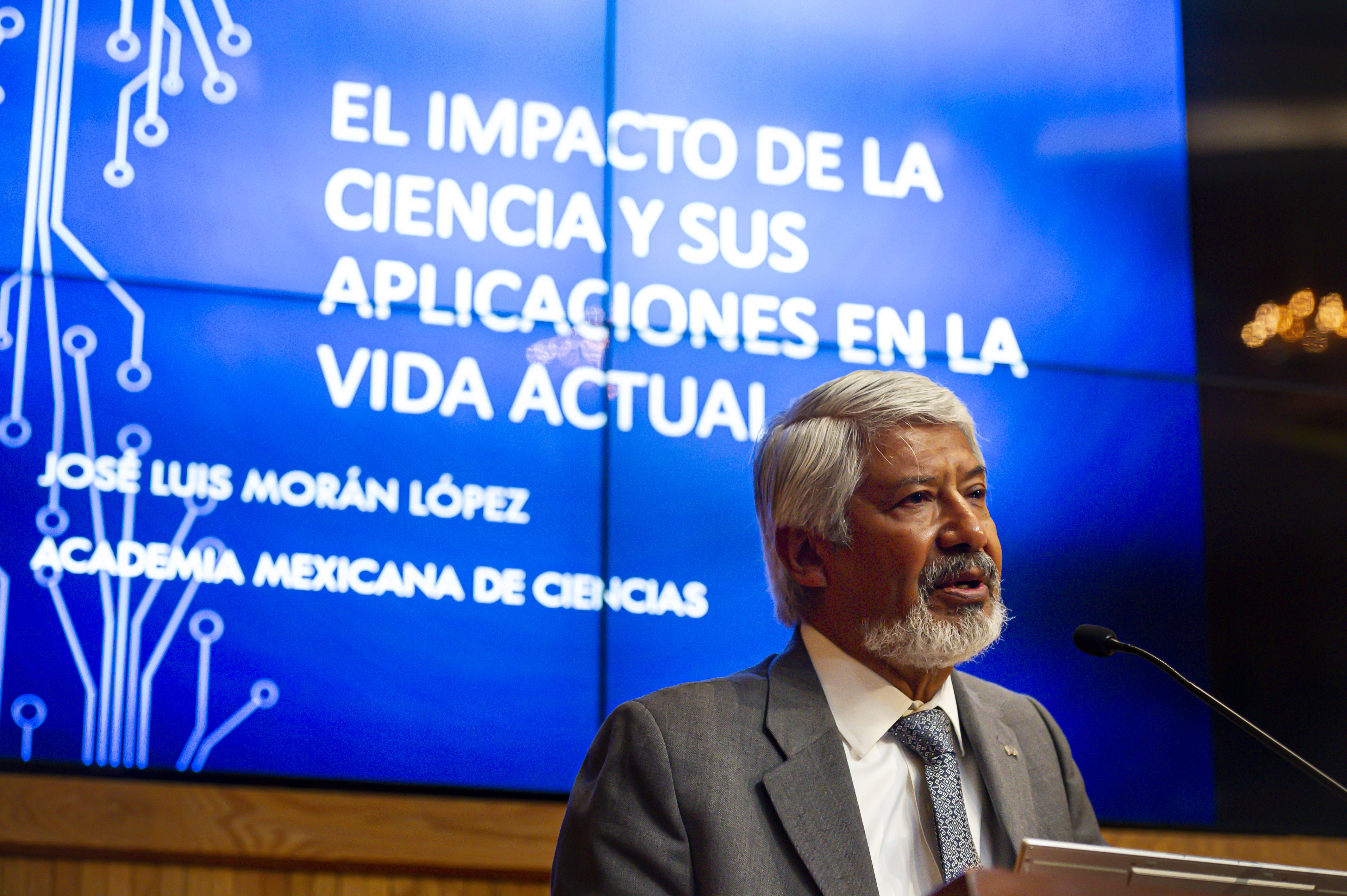 Presidente de la AMC exhorta a invertir en ciencia y educación