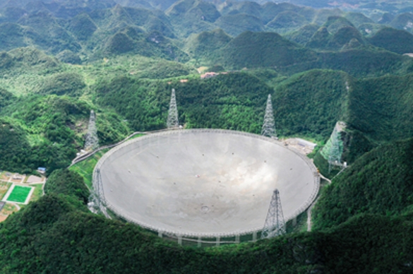 Telescopio gigante chino capta señales misteriosas del espacio profundo