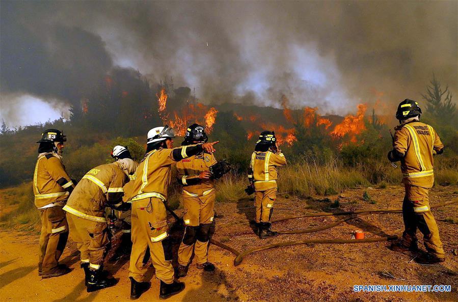 Declaran en alerta roja a comuna chilena de Valparaíso por incendio