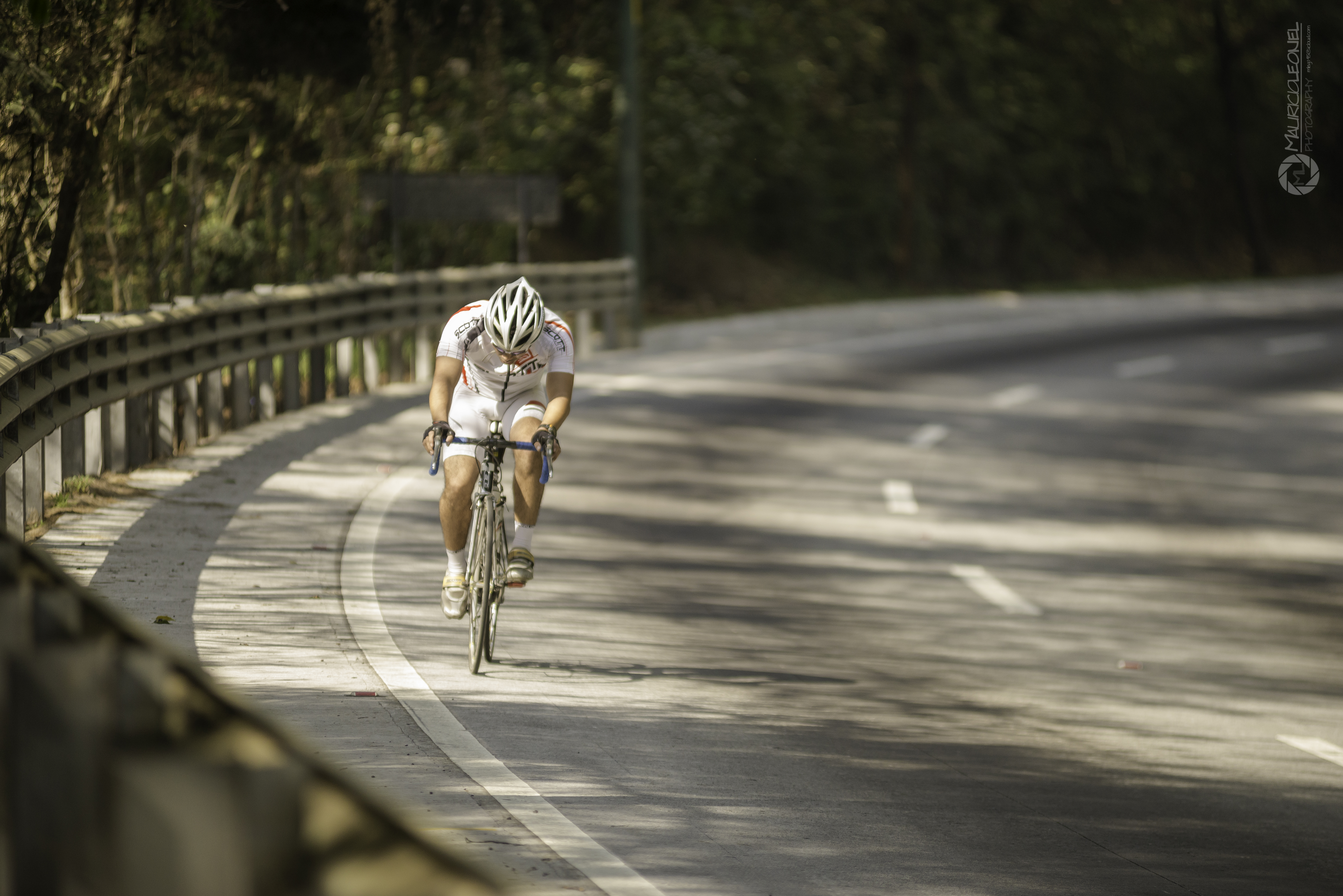 Estudian los riesgos a los que se exponen los ciclistas en carreteras