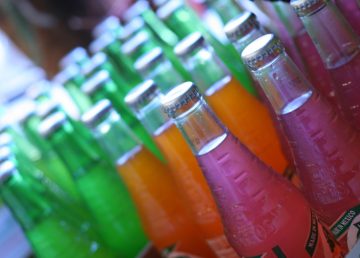 No vender bebidas azucaradas en el trabajo, clave para combatir la obesidad