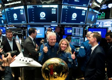 La empresa de turismo espacial Virgin Galactic da sus primeros pasos en Wall Street