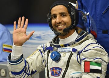 Regresa a la Tierra el primer astronauta emiratí, un héroe en su país. Foto: AFP