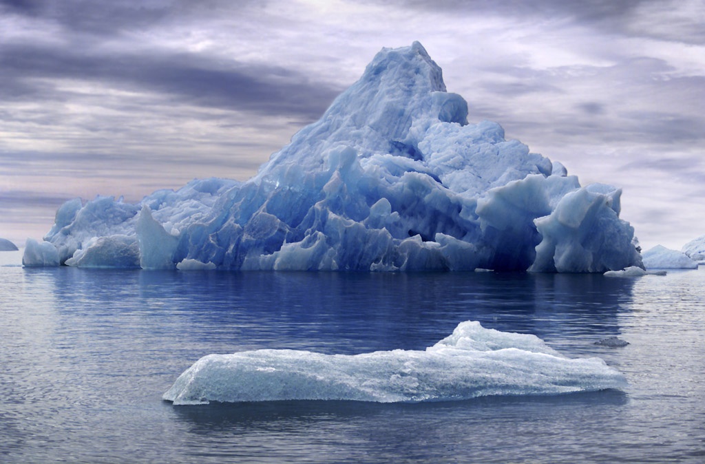 Un millonario negocio: cazar y vender agua de icebergs